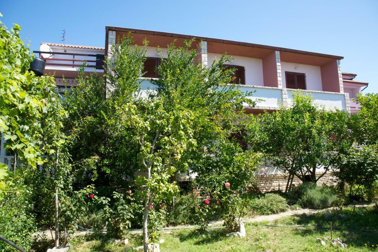 Apartments Slavica Раб Экстерьер фото