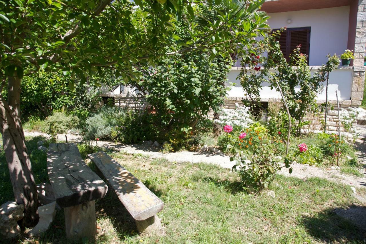 Apartments Slavica Раб Экстерьер фото