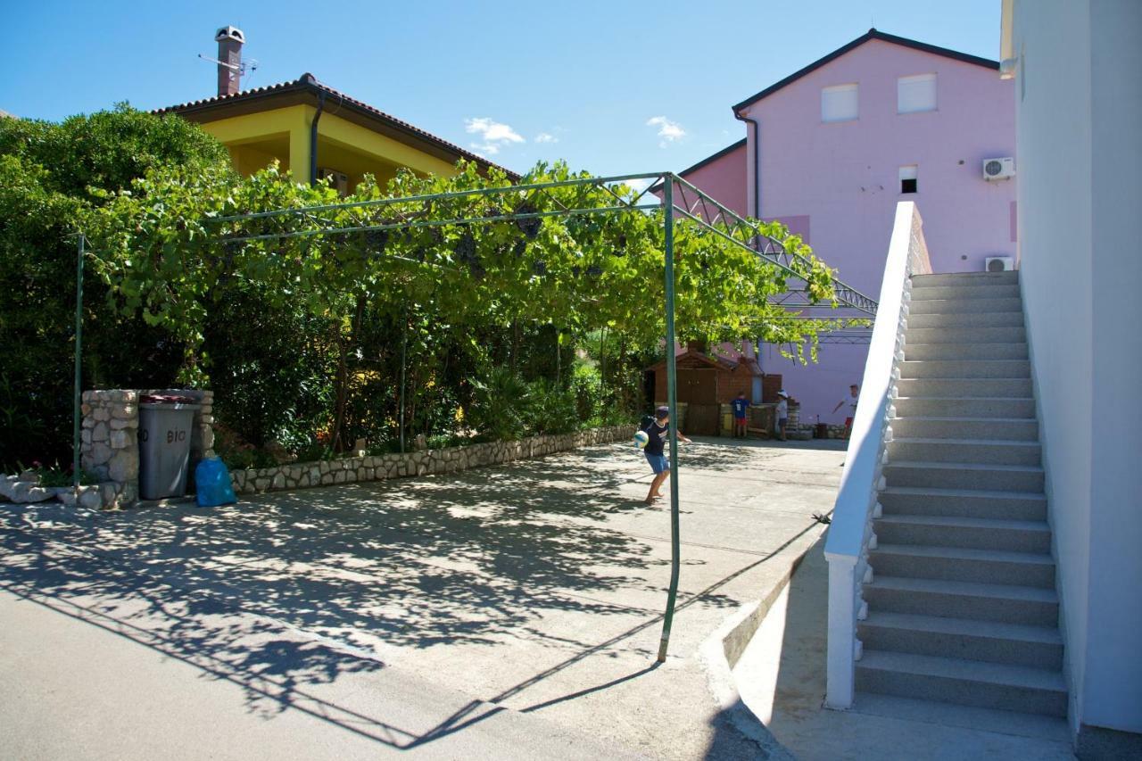 Apartments Slavica Раб Экстерьер фото