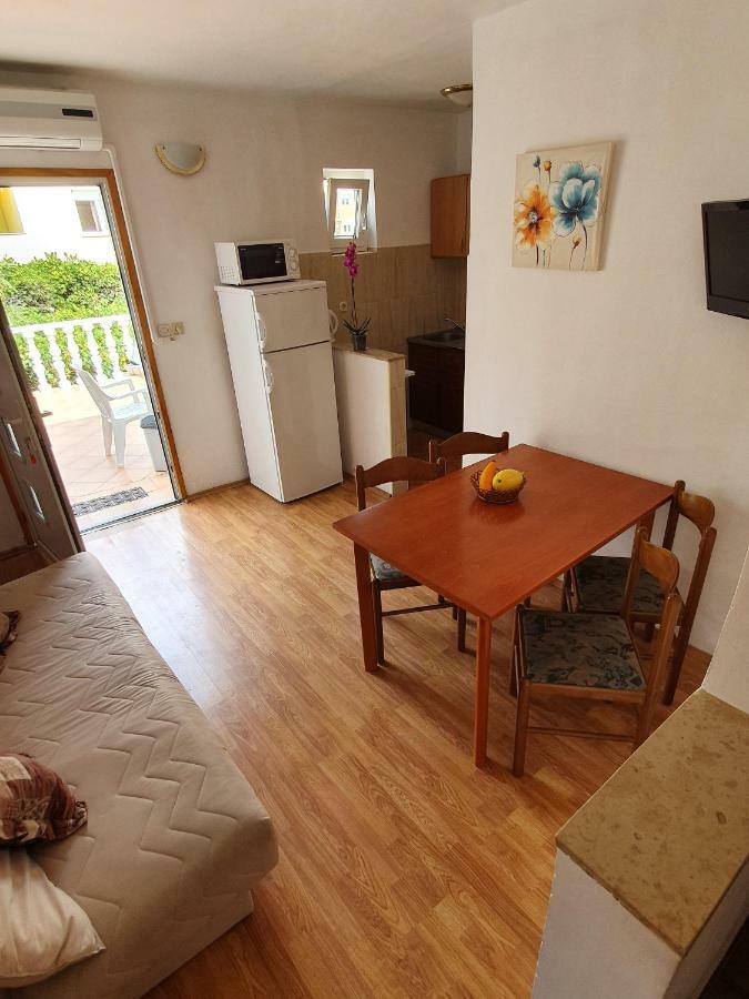 Apartments Slavica Раб Экстерьер фото