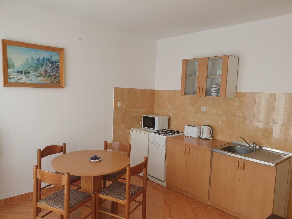 Apartments Slavica Раб Экстерьер фото