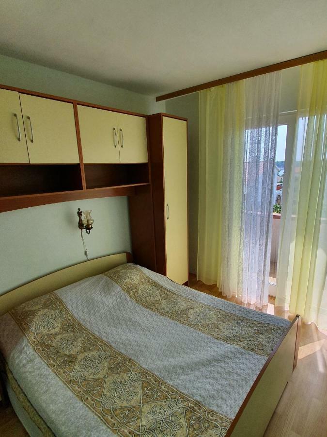 Apartments Slavica Раб Экстерьер фото